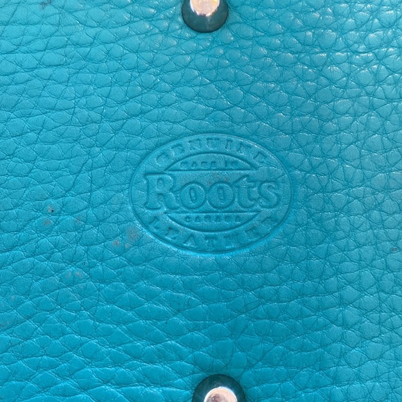 ROOTS 🇨🇦 Turquoise Textured Leather Handbag with Shoulder / Crossbody Strap - Picture 9 of 17